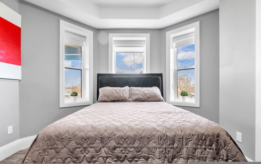 Tranquil 2BR Triplex in the Heart of Shelburne