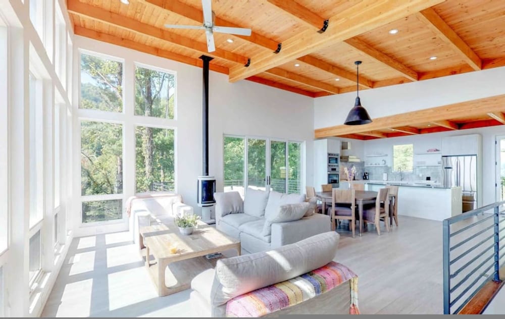 Sky-high Mountain Luxury w Jaw Dropping Views