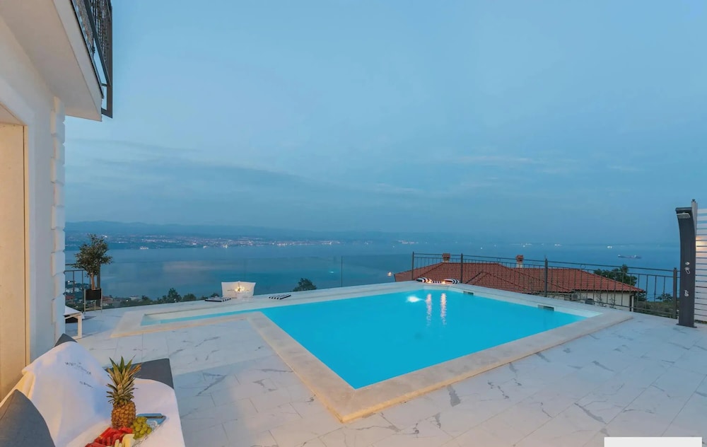 Villa Lauriana Nearby Opatija - Crovillas