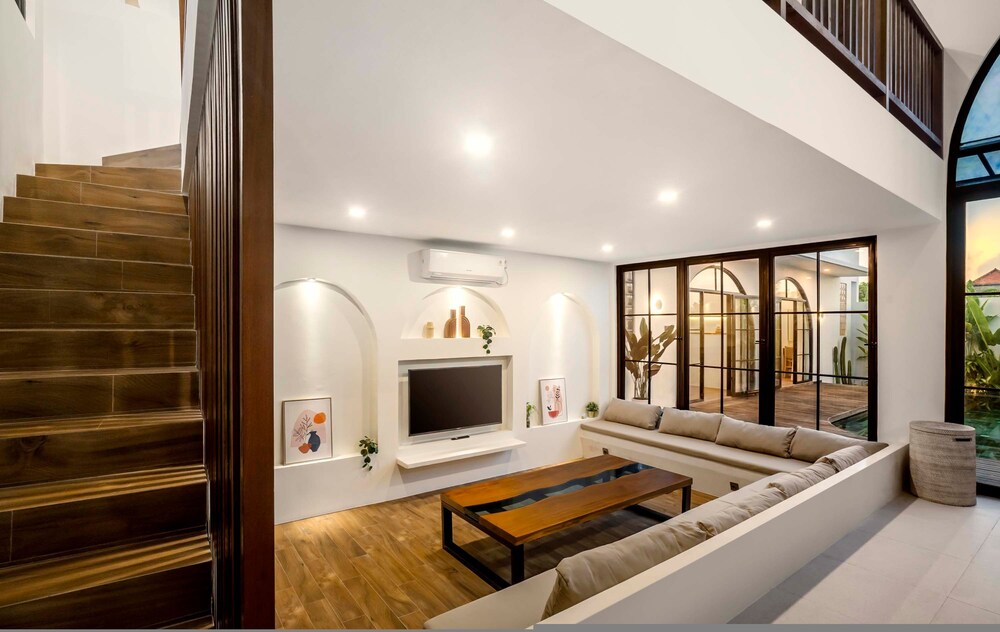 Casa Copper by Alfred in Bali - Tropical Luxury 3BR Pool Villa in the Heart Canggu