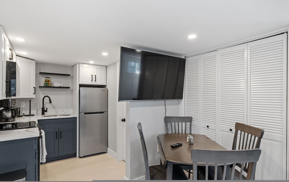 Modern Condo Perfect For Winter Rental