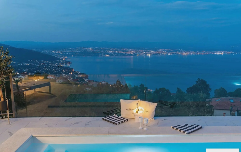 Villa Lauriana Nearby Opatija - Crovillas