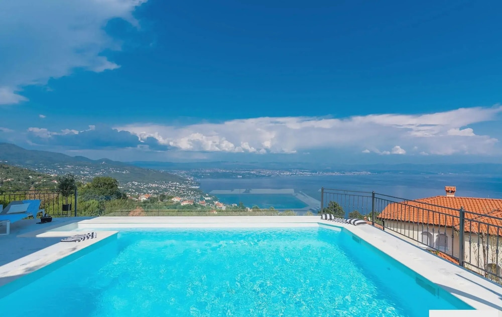 Villa Lauriana Nearby Opatija - Crovillas
