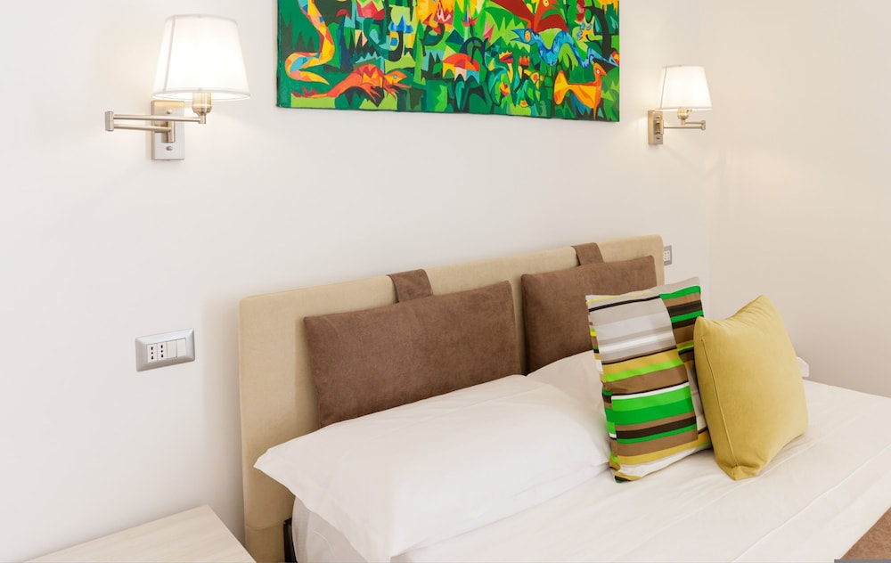 Pessina 90 Rooms in Naples