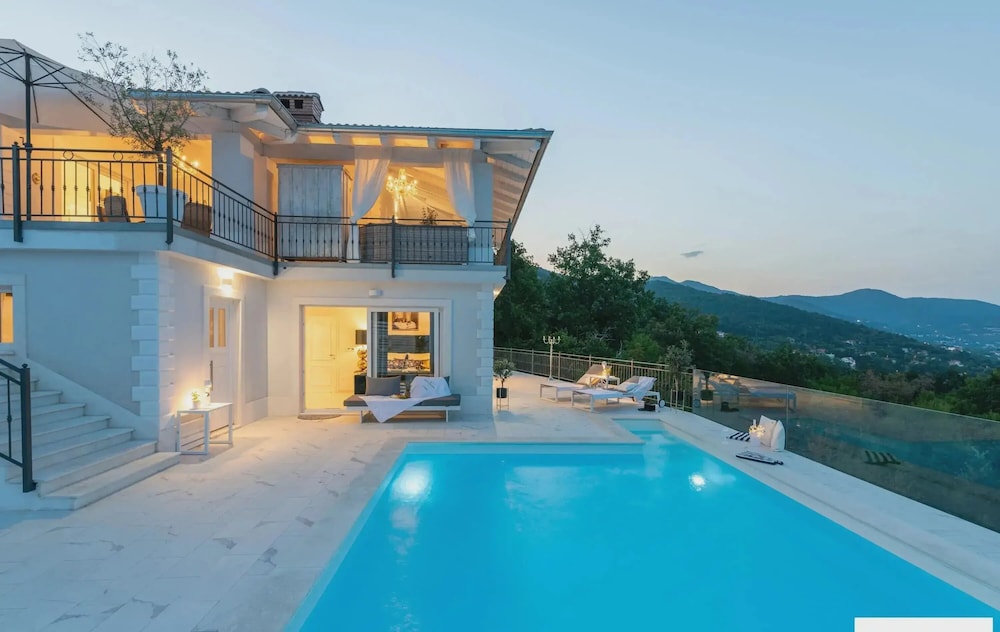 Villa Lauriana Nearby Opatija - Crovillas