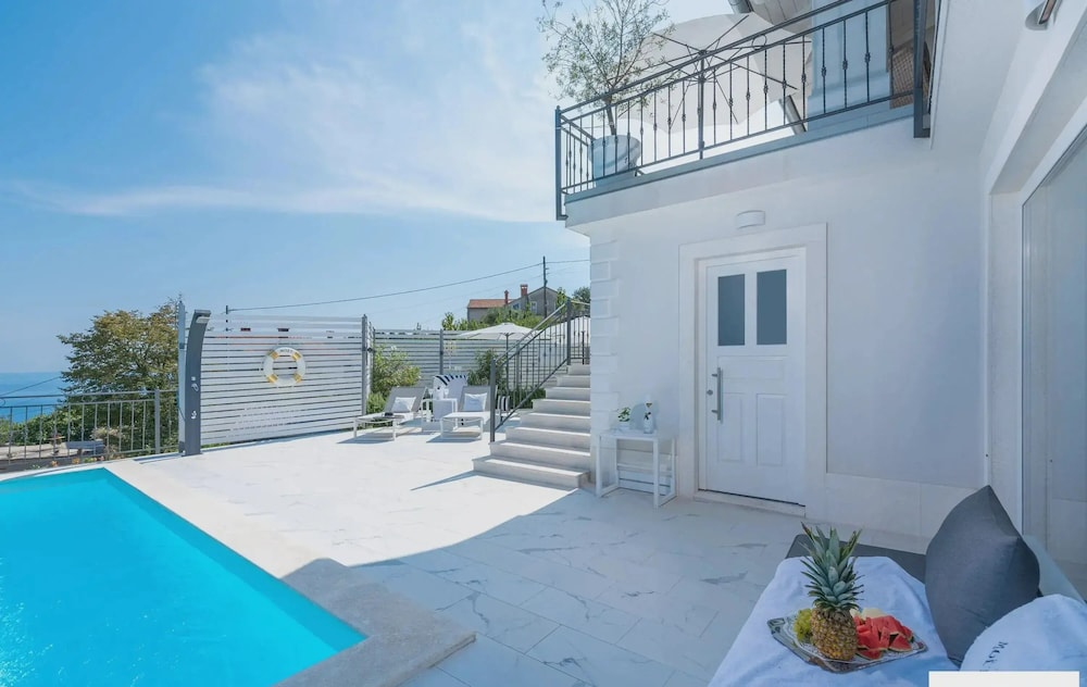 Villa Lauriana Nearby Opatija - Crovillas