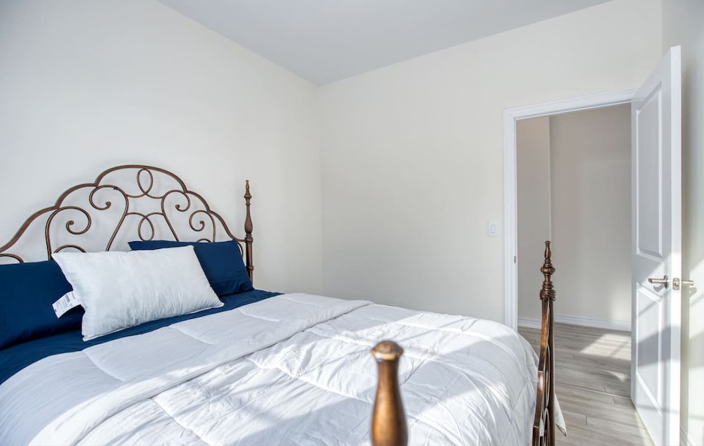 Spacious Brand New 4-bed Retreat in Quinte West