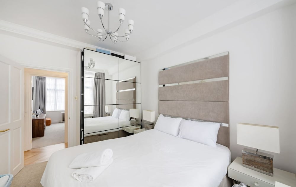 Luxury 3-bed Marylebone Home Security Elevator