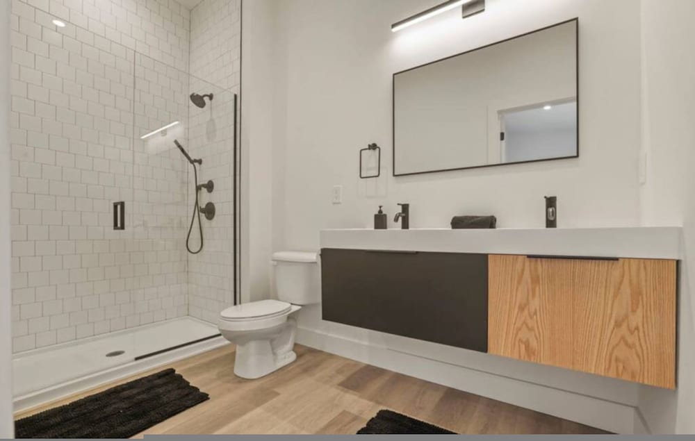 Work Of Art -3 Bedroom Elegant Townhome-columbus