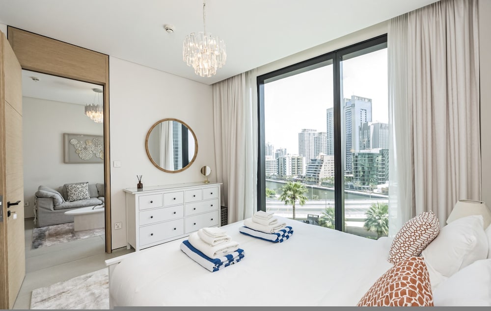 Luxury at JBR Jumeirah Gate Tower 1