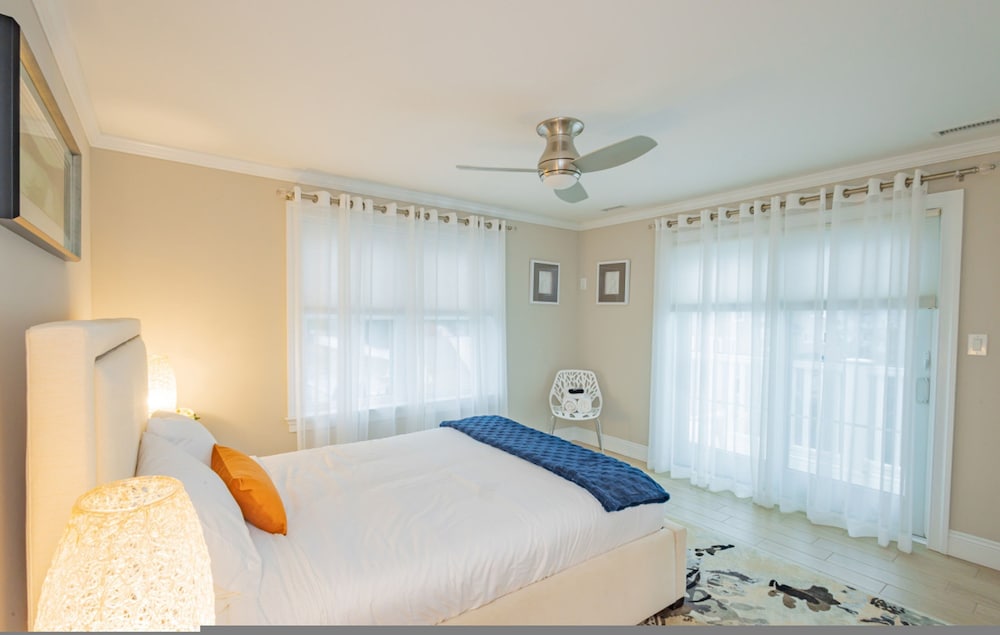 Spacious 6BR Beach Home With Elevator Decks - Ideal for Family Holidays Winter Escapes