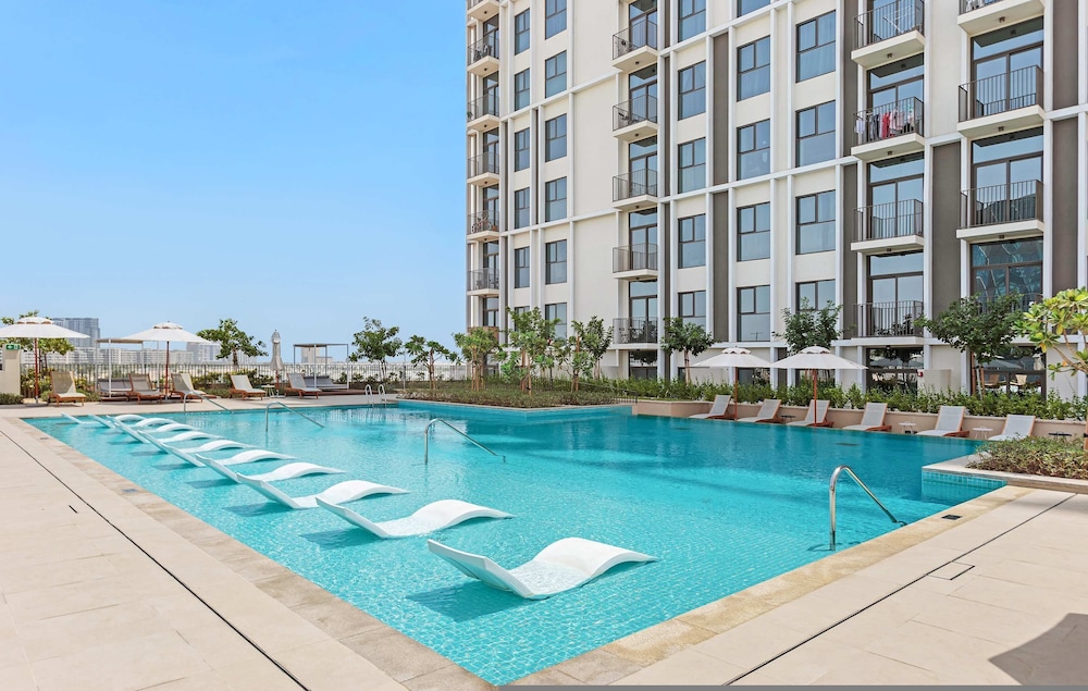 Elegant 2-bedroom in Dubai Hills With Pool and gym