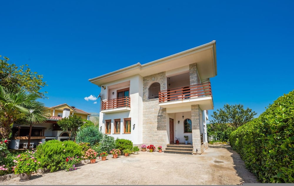 Charming Townhouse With Stunning Views