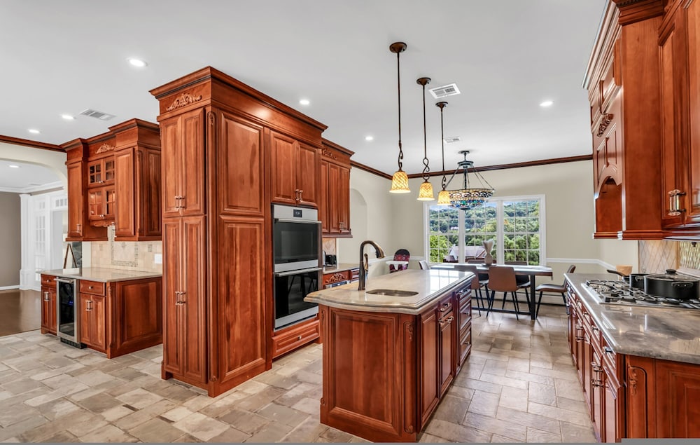 Cozy Family Retreat With Great Views and Game Room