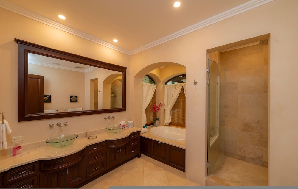 - Casa Zafiro 7 Bedrooms Private Pool