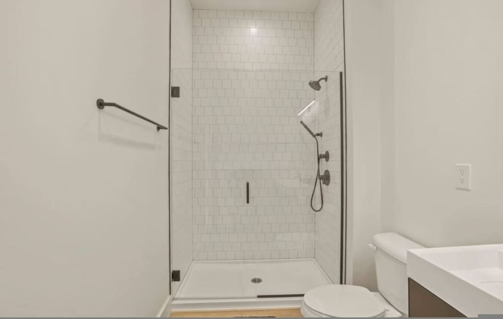 Work Of Art -3 Bedroom Elegant Townhome-columbus