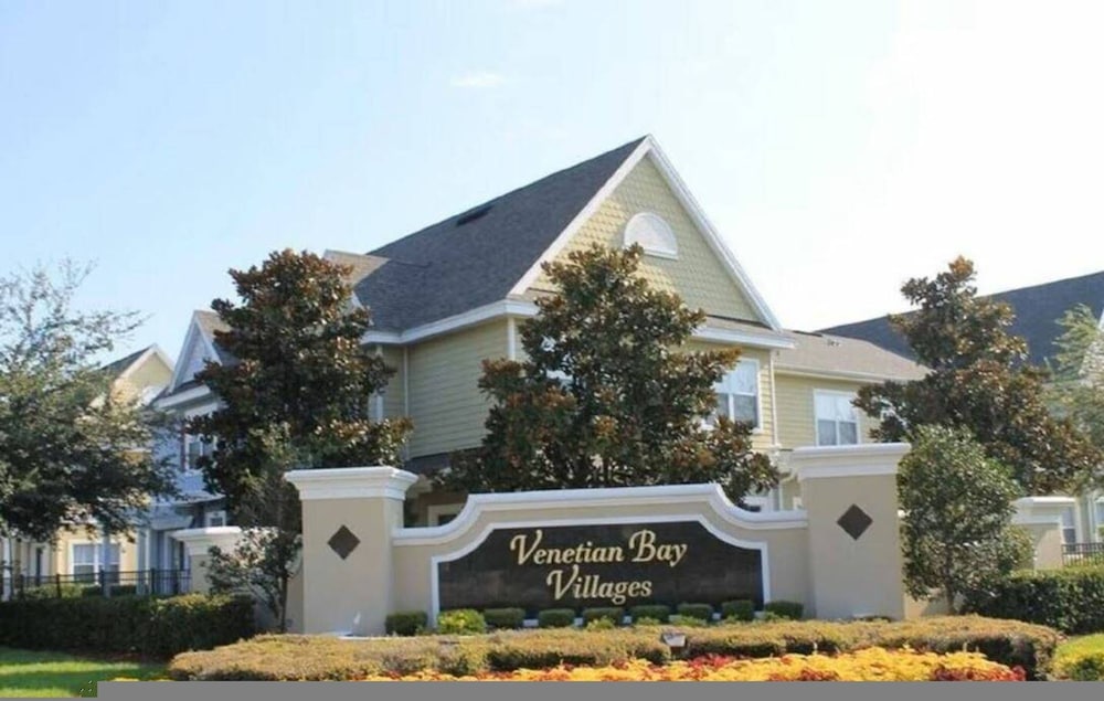 Charming Townhouse Near Disney