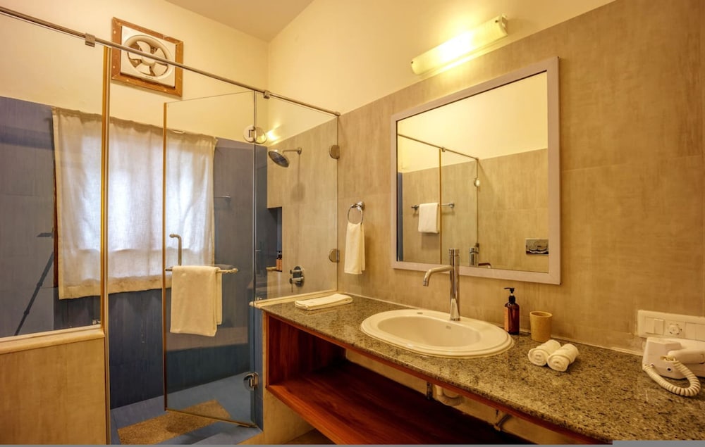 Stunning Hilltop 3BR Villa w Pool and River View