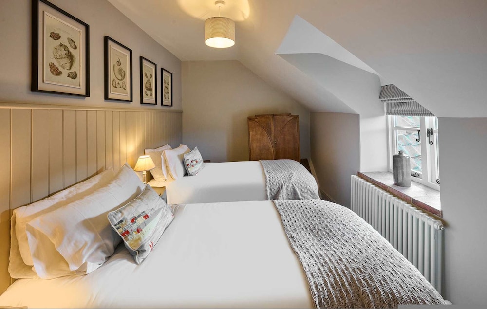 Host Stay Rock Rose