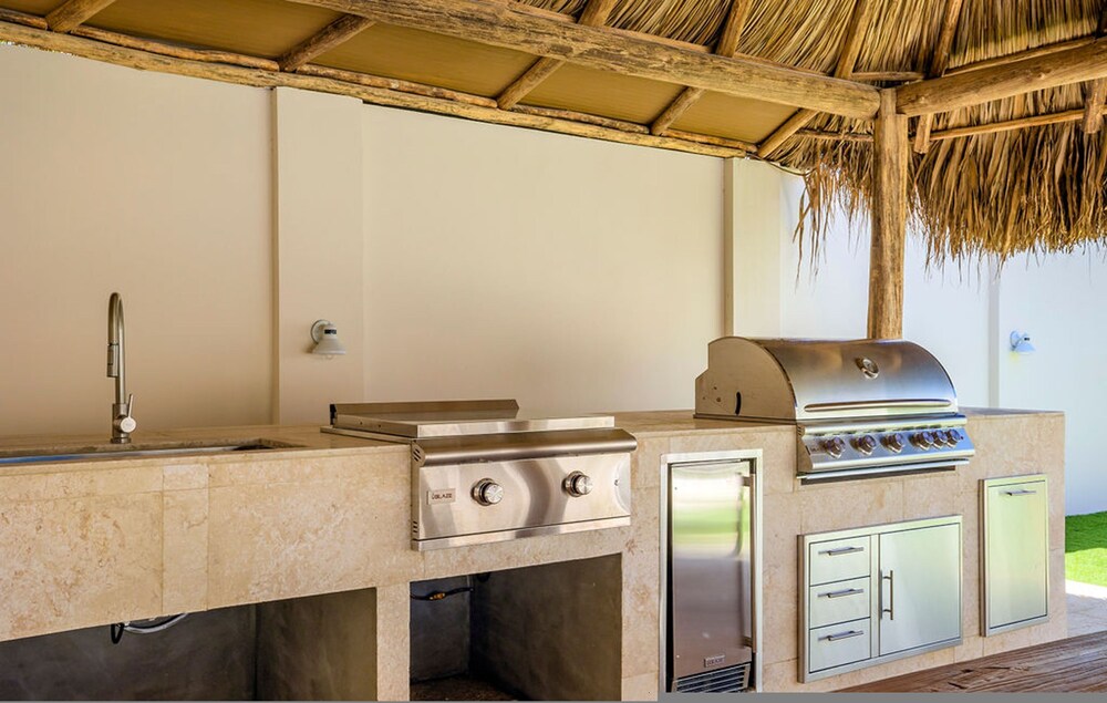NEW 6BR Playground Private Pool Pro-bbq Palapa