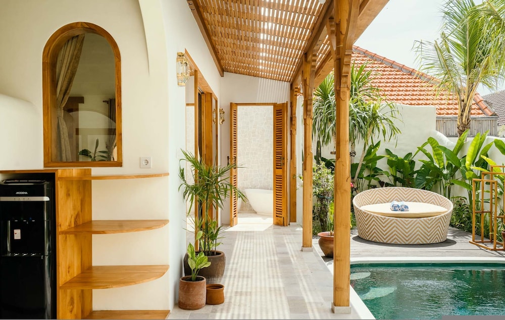 Villa Canggutopia 1 by Alfred in Bali - Tropical Hideaway 1BR Pool Villa Prime Location Canggu Beach
