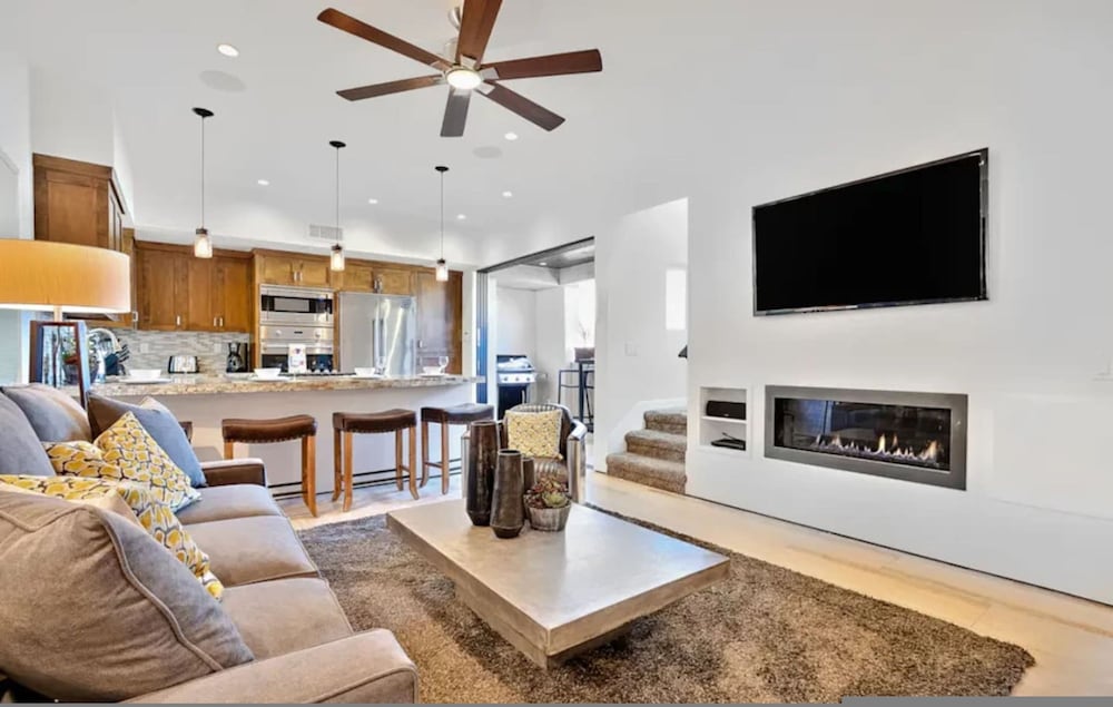 7 Br 2 Hot Tubs Rooftop Beach Block Ocean View