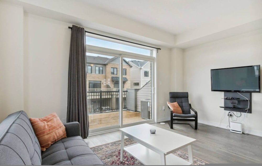 A Brand New 4BR Townhouse in Thorold Retreat