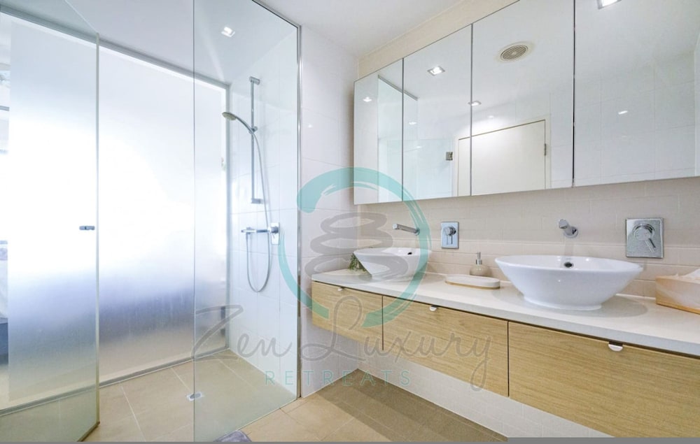 Peninsula Bliss Sea View Private Balcony Dining - Image 4