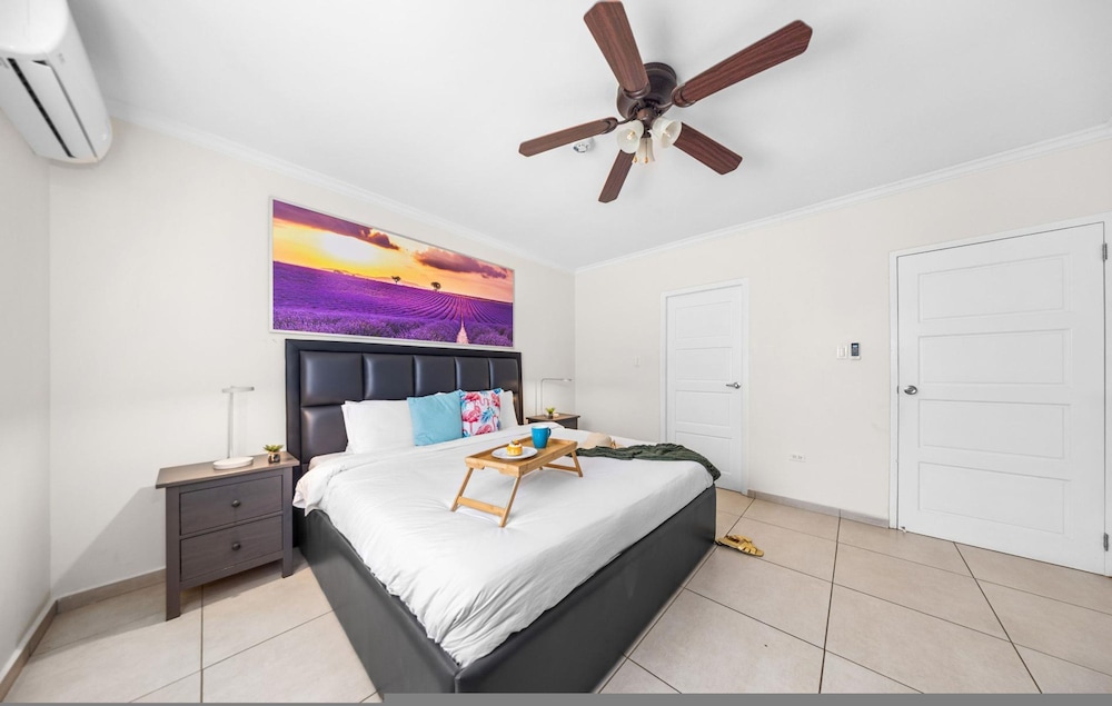 Cozy Bliss Condo w Pool Steps From Eagle Beach