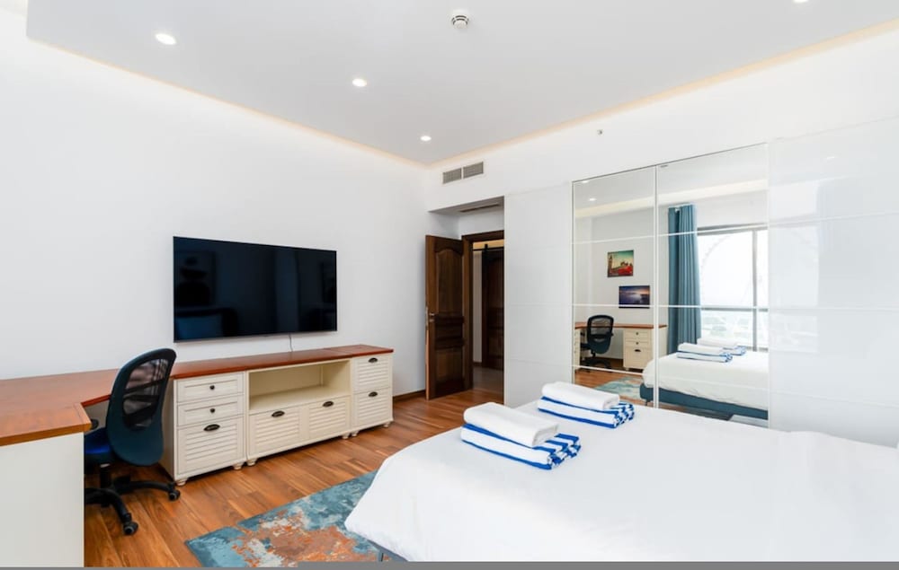 JBR Bahar Beach Views 4 Beds
