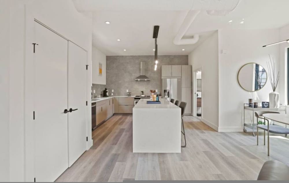 Work Of Art -3 Bedroom Elegant Townhome-columbus