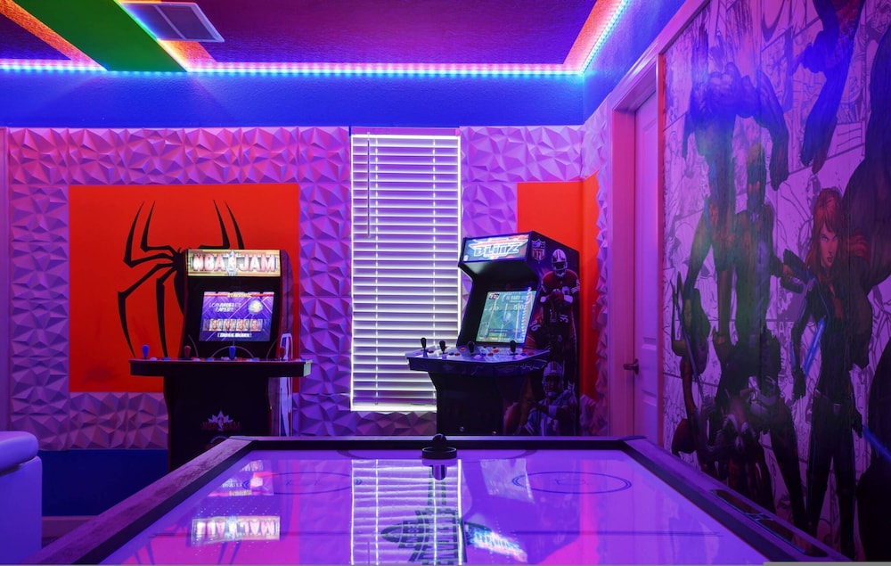 Gorgeous 9bedroom Home Private Pool Game Theater