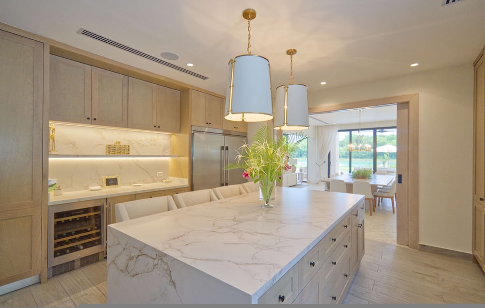 Modern Lake Villa With English Speaking Staff in Golf and Beach Resort