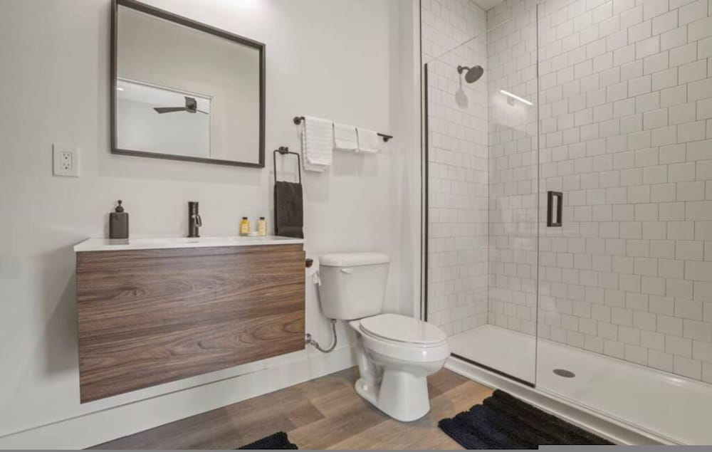 Work Of Art -3 Bedroom Elegant Townhome-columbus