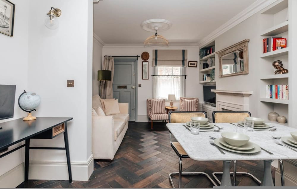 The Emerald - Central Henley 2 Bedroom House - From 145 Per Night