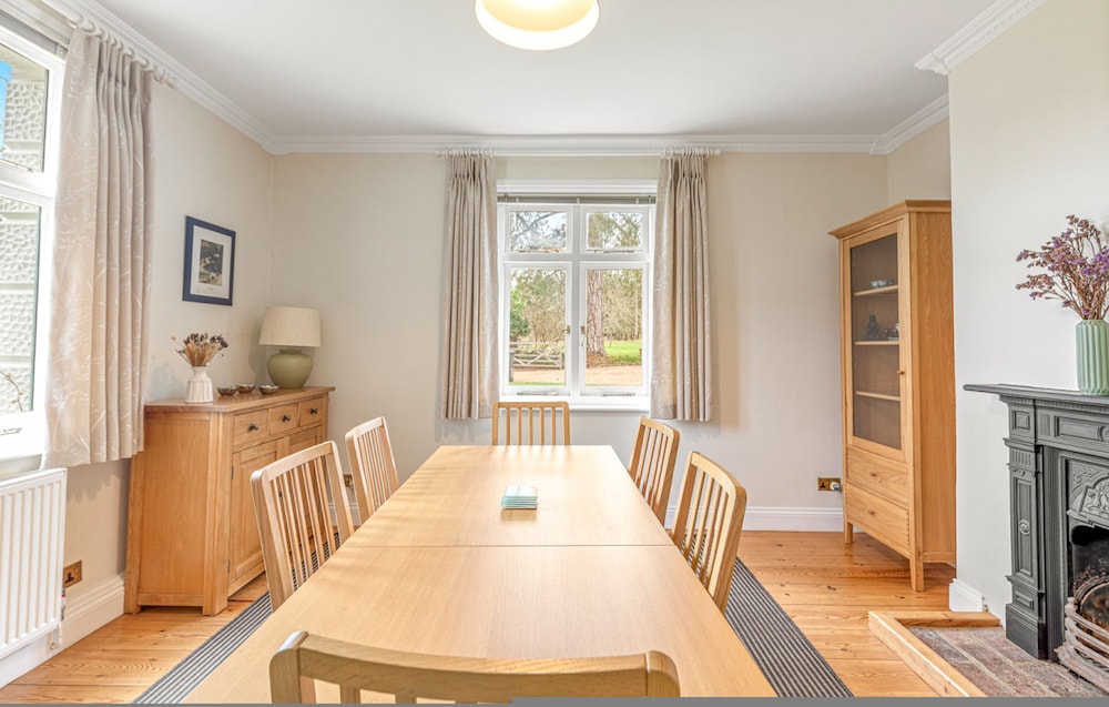 Benhams Country Cottage - From 250 Per Night