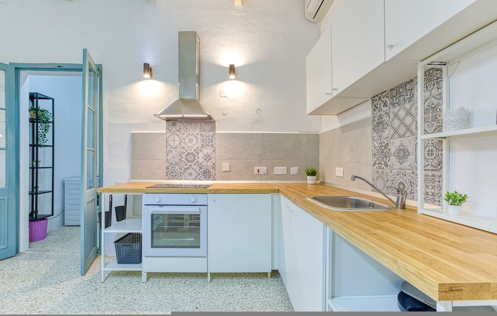 Lilly the Traditional Maltese Townhouse in Sliema