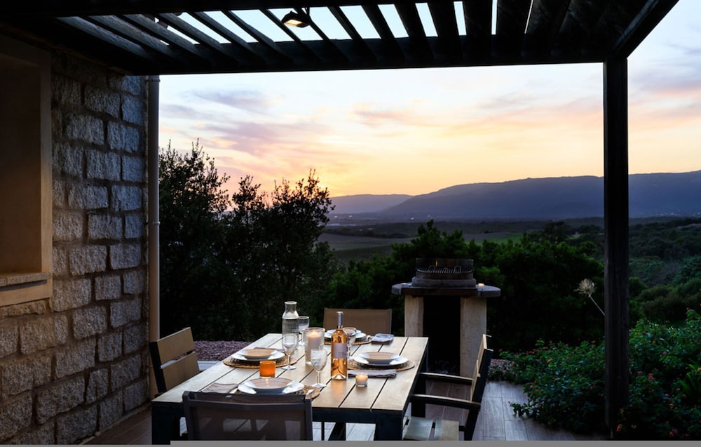 Villa Amelie With 2 Bedrooms and 2 Bathrooms