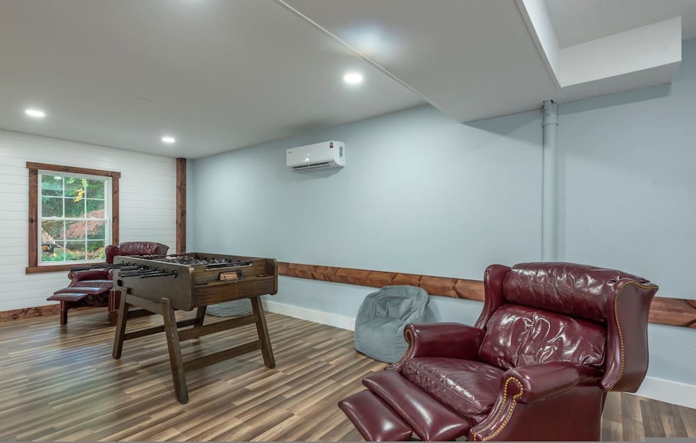 Riverfront Sanctuary Your Mountain Getaway