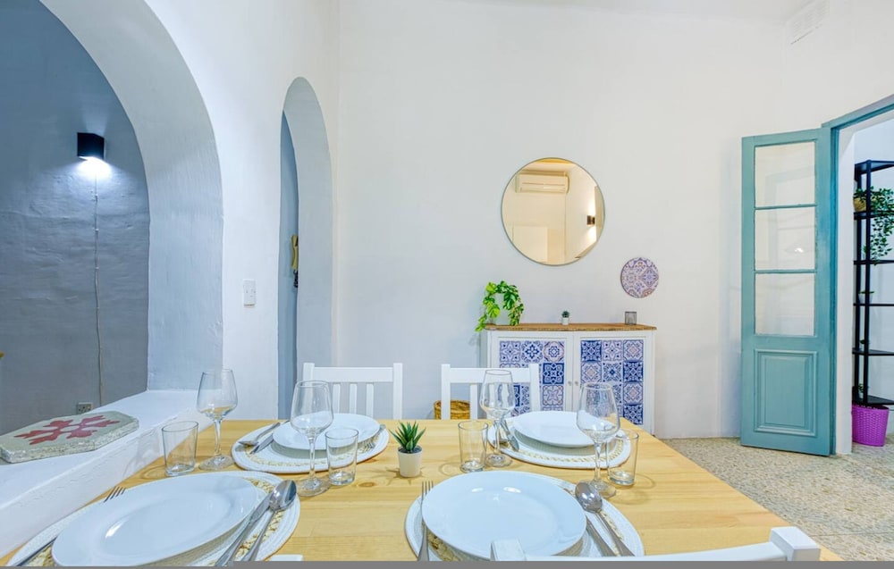 Lilly the Traditional Maltese Townhouse in Sliema