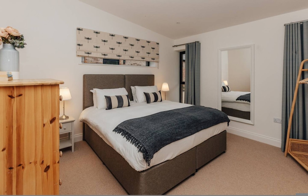 Home Farm Holiday Homes - Sleeps 26 - From 1415 Per Night