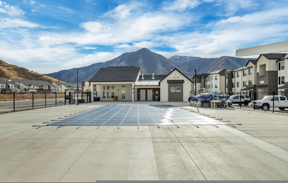 Wind Farm Estates by CDH G102