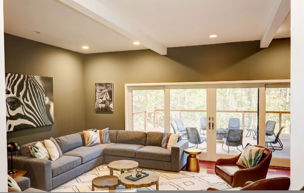 Soleil Manor White Plains view 4