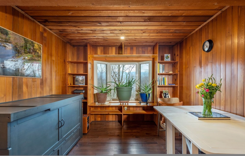 Heart Soul Log Cabin Sanctuary w Walking Trails