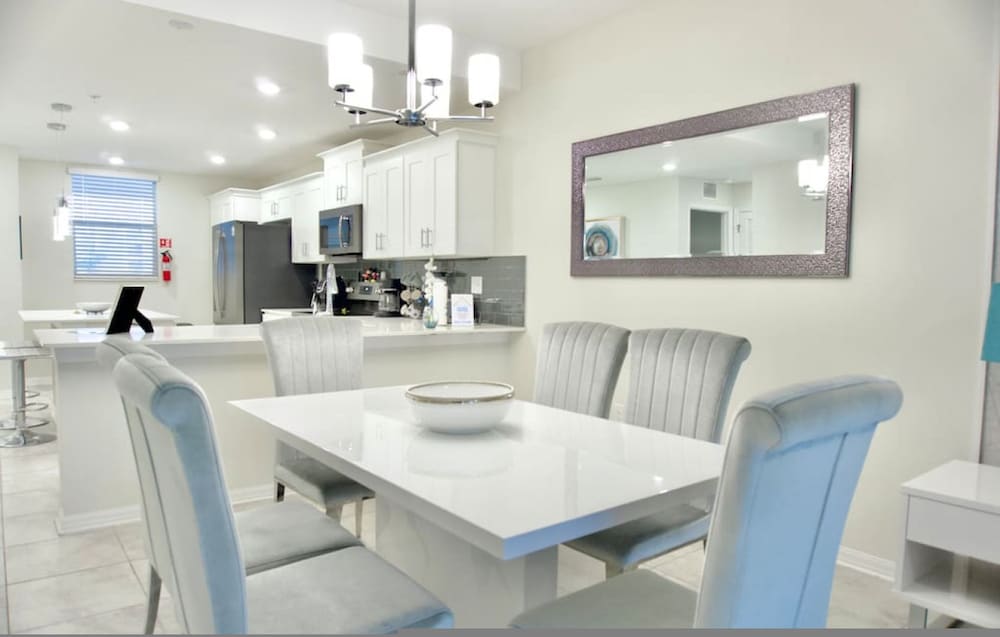 104 Modern Condo Storey Lake Disney