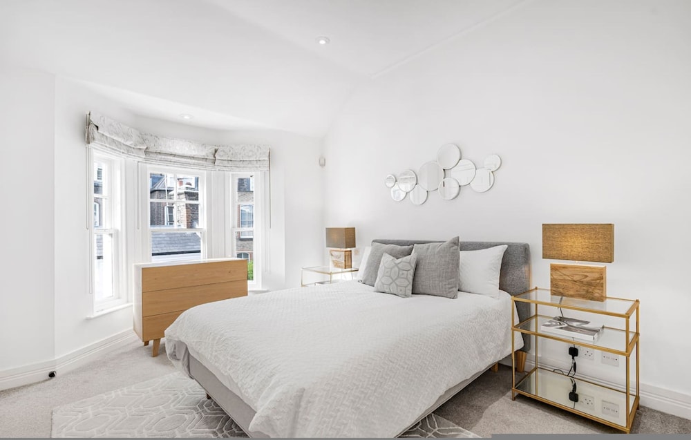4-bed House Next To Harrods Pont Street Mews