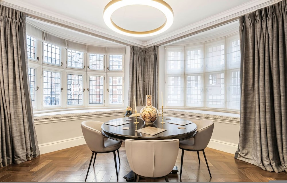 Mayfair Home Private Parking Central AC
