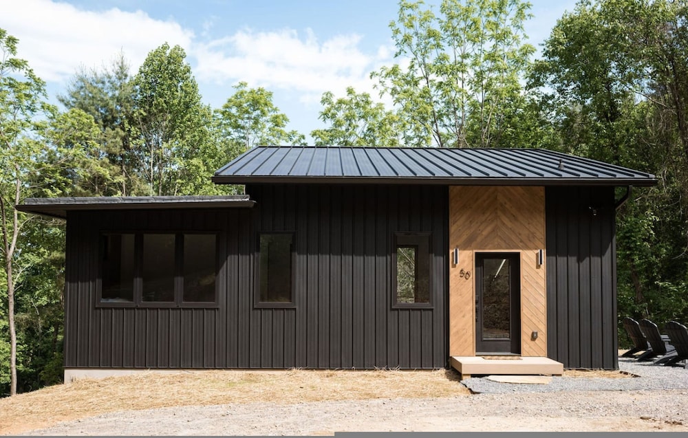 Tiny Home in the Woods Hot Tub 4 Miles to DT Haus 50