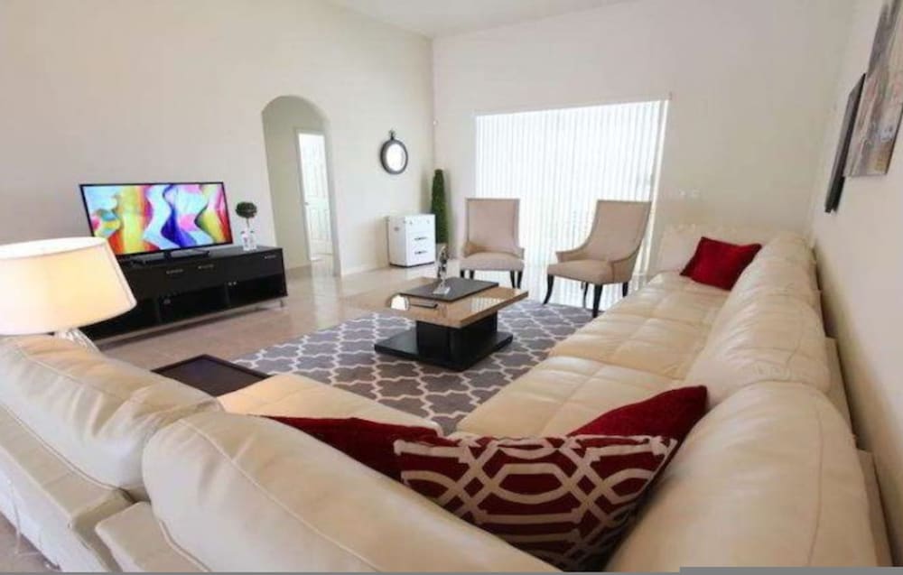 4bdr w Pool Near Disney