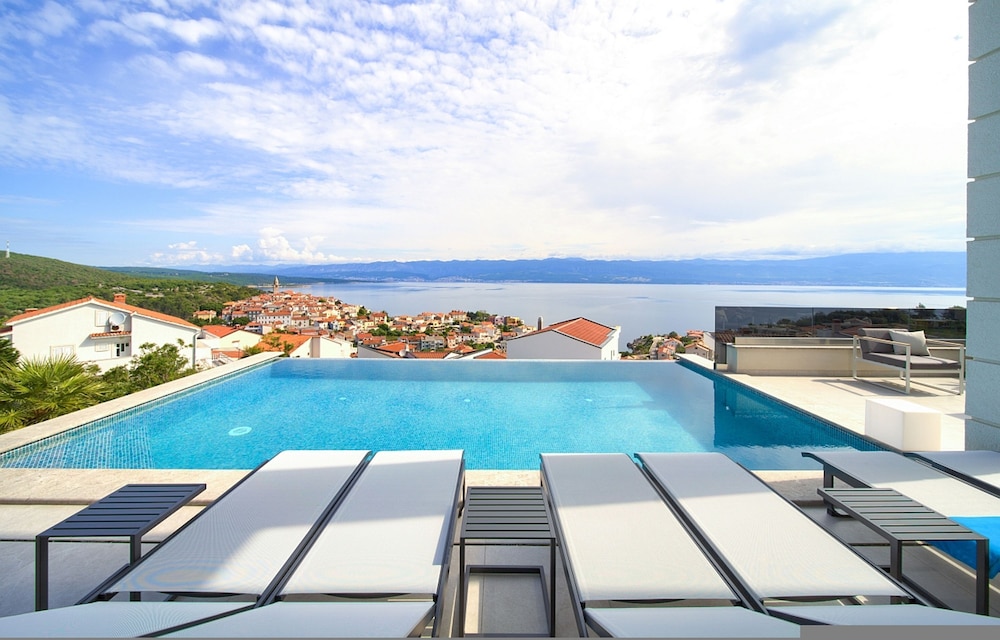 Villa Majestic With Sauna and Beautiful Views